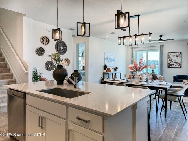 Photo - 1791 Marigold Trl NW