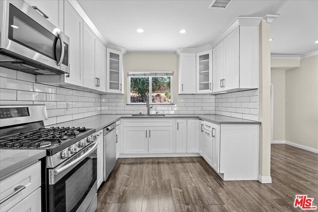 Photo - 18725 Martha St