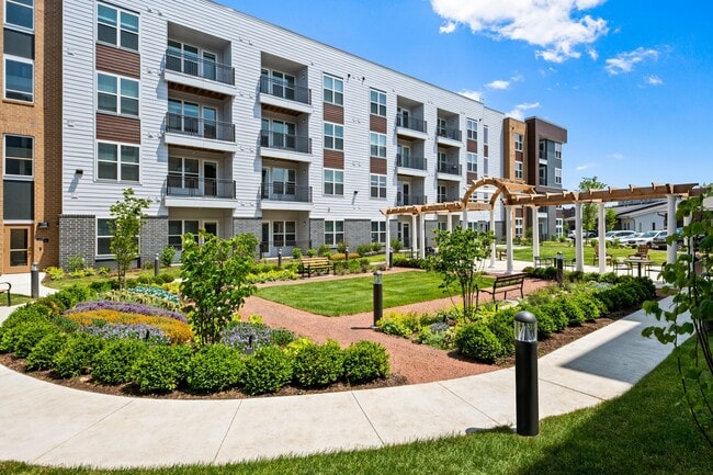 Everleigh Vernon Hills 55+ Active Adult Apartments
