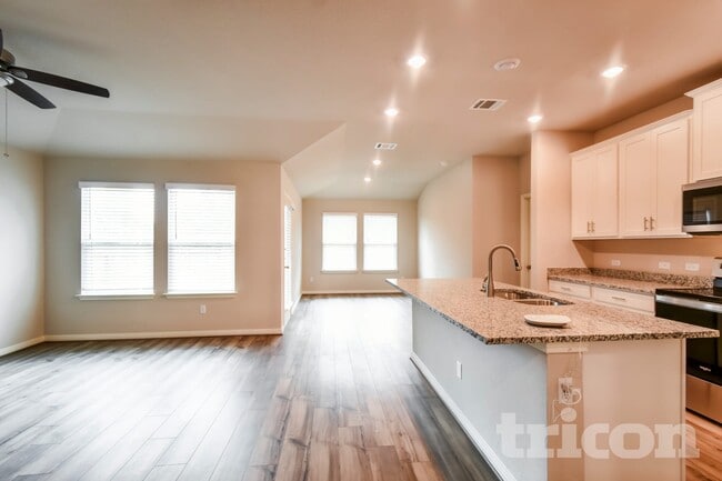 Photo - 13523 Emerson Wy