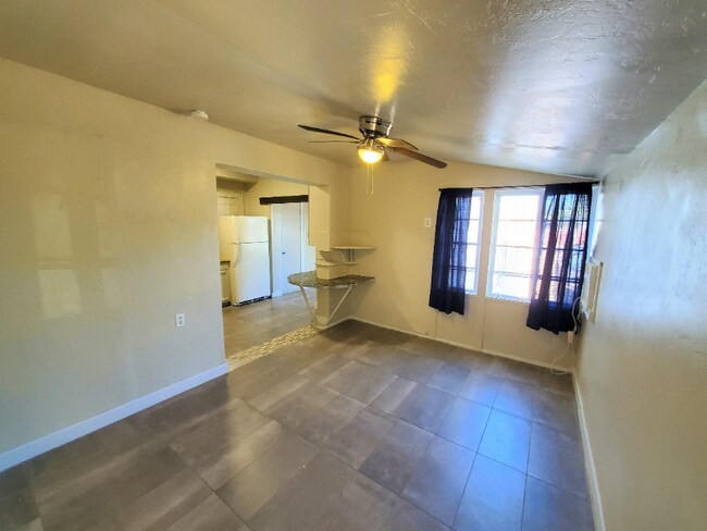 Photo - 309 W Jacinto St Unidad 2