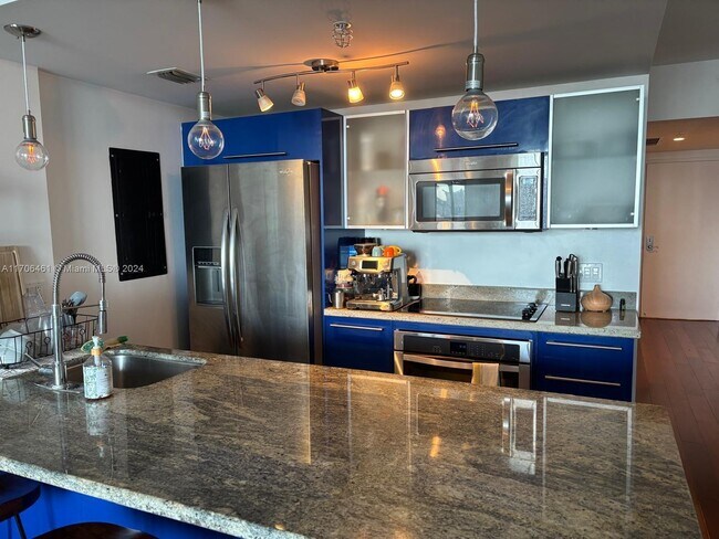 Photo - 185 SW 7th St