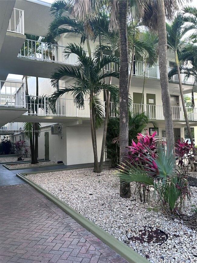 Building Photo - 4235 N University Dr Unit 104