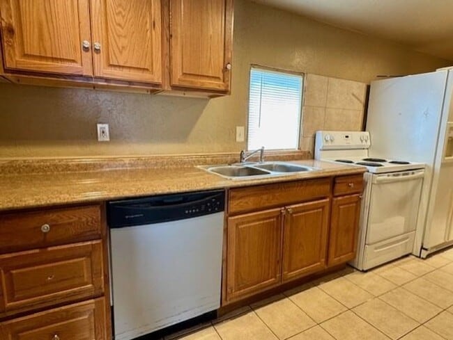 Photo - 408 NW 5th St