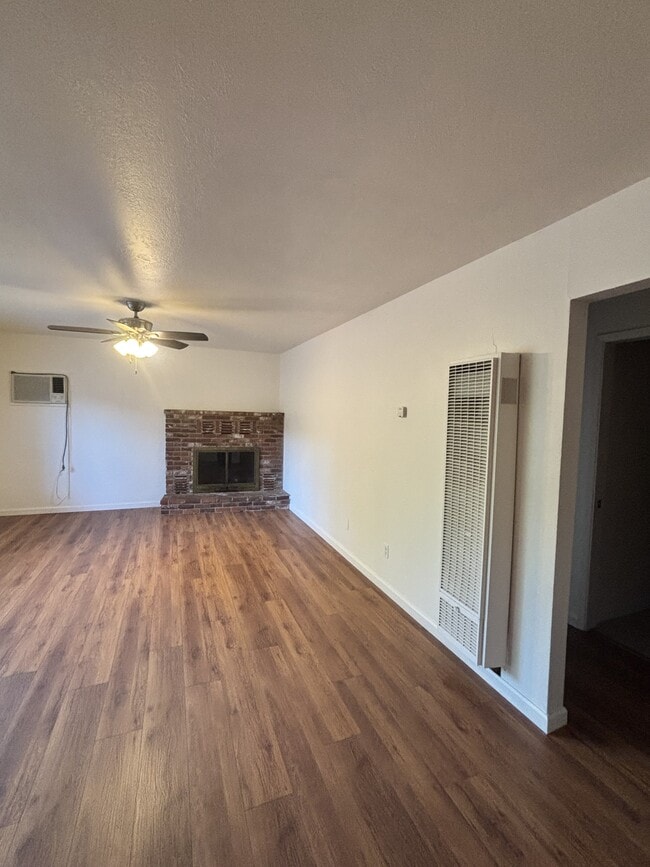 Photo - 297 Cornwall Ave