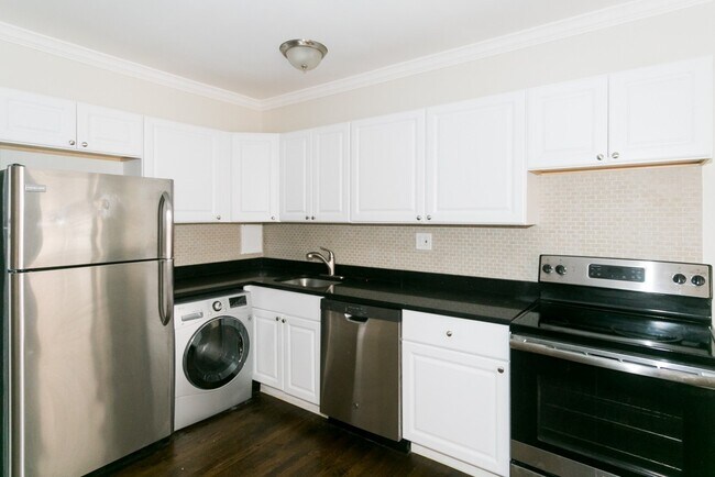 Photo - 3345 N Marshfield Ave Unit 903