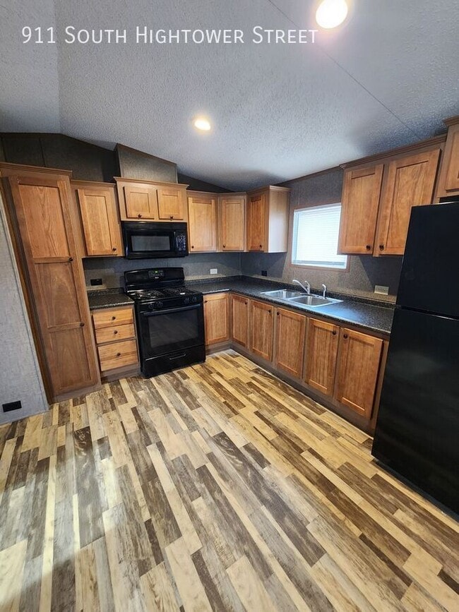 Photo - 911 S Hightower St