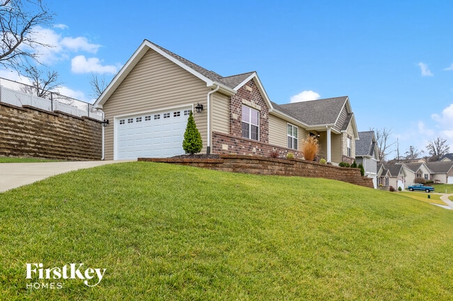 Photo - 415 Bittersweet Dr