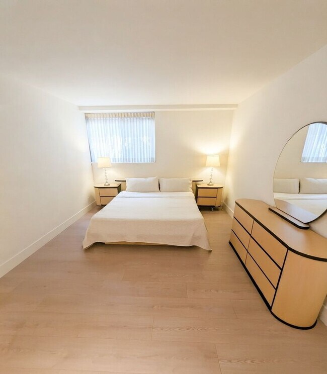 MASTER BEDROOM - 10535 Wilshire Blvd Unit 6