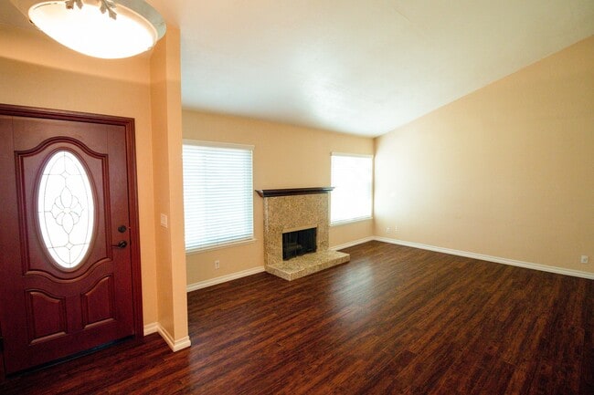 Photo - Spacious 4 Bed / 2 Bath Pool Home in Prime Corona Location!