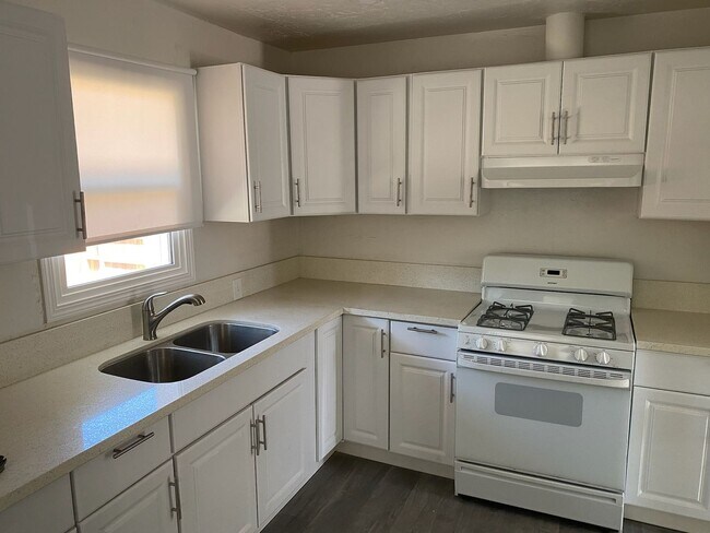 Photo - 304 W Sandra Ave Unidad House