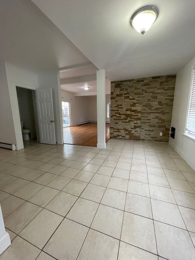 Photo - Bright, Spacious Single Family in Central Lowell, 4/5 Bedrooms, Off-street parking