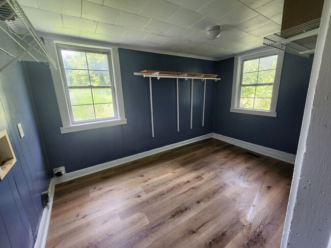 Photo - Charming Farm Cottage in Chatham, IL!