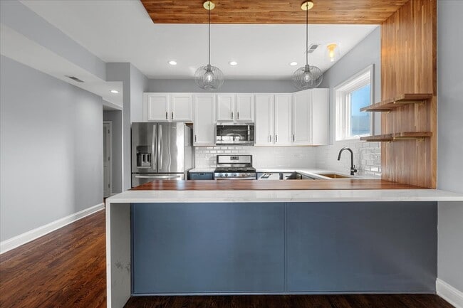 Photo - 1610 W Grand Ave