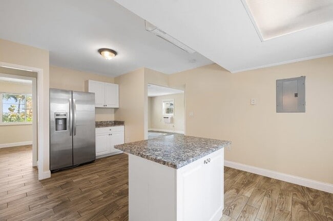 Building Photo - 5409 N Flagler Dr