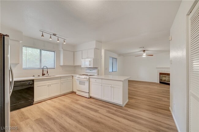 Building Photo - 6749 W Charleston Blvd Unit 2 Rental