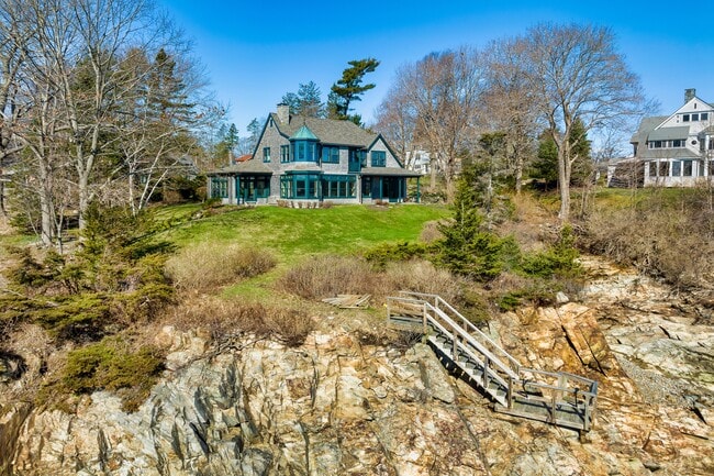 Photo - 876 Shore Rd