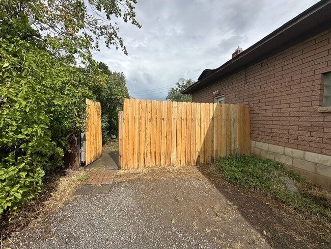 358 W 4th S Unit B
