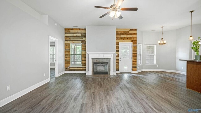 Photo - 113 E Crest Way House