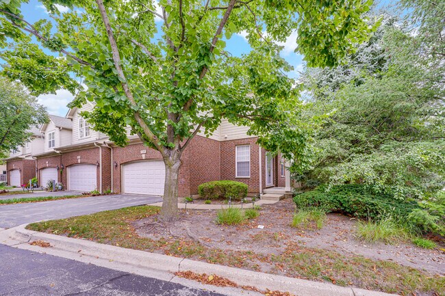 384 N W Pointe Dr
