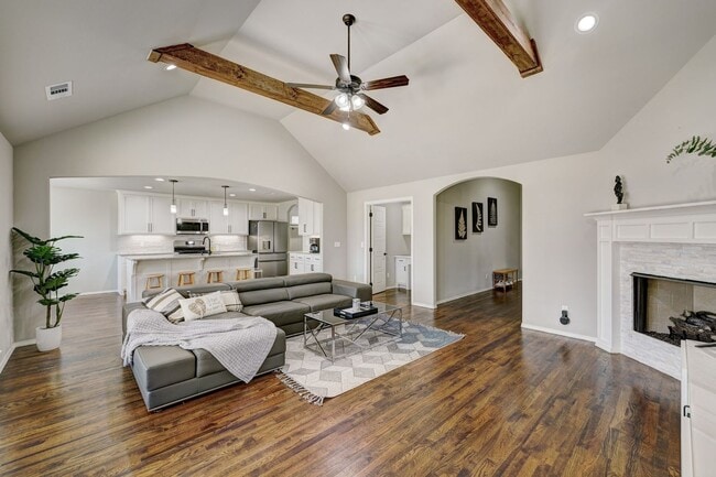 Photo - Beautiful Fully Furnished Home in Broken A...