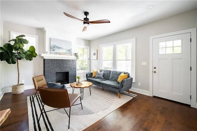 Photo - 943 Rose Cir SW