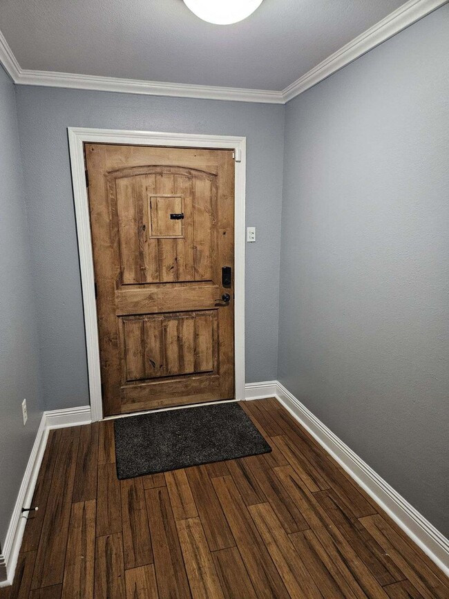 Photo - 5900 Chatham Dr