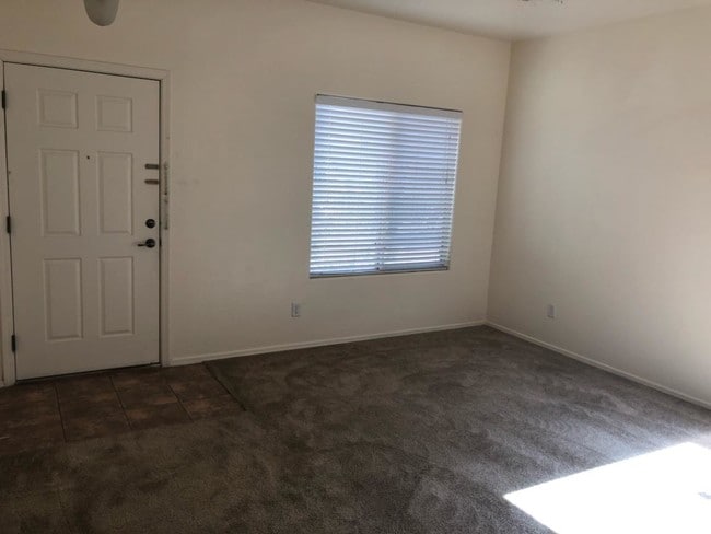 Photo - 811 W Spruell Ave