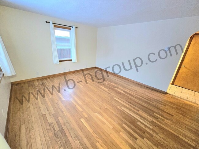 Photo - 5412 41st Ave Unit Lower