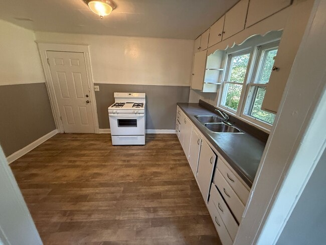 1910 N Lyon Ave Unit Back