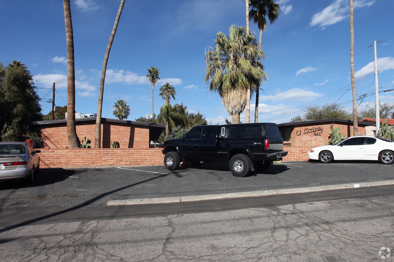 Photo - El Monterey Apartments