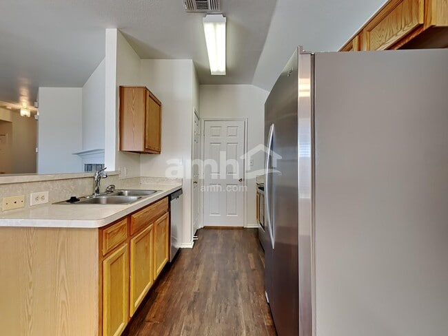 Photo - 916 Dixon Ln