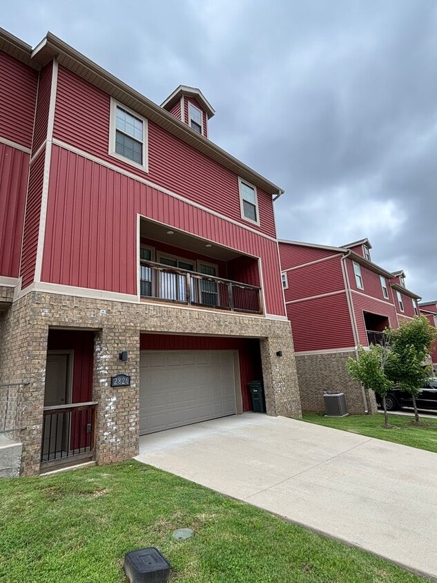 Great Townhouse!! Great Location!! - Great Townhouse!! Great Location!!