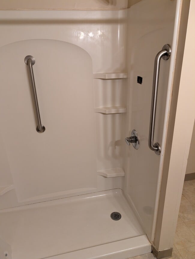 Photo - 401 W Walnut St