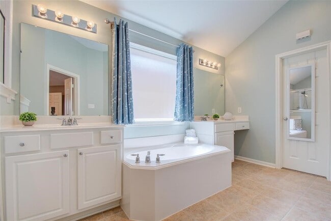 Photo - 15950 Cottage Ivy Cir