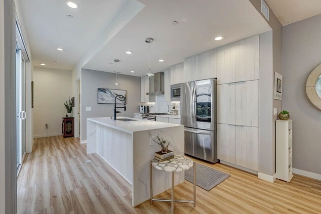 Photo - Available Modern Long Term Unfurnished hom...