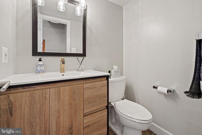 Photo - 1475 A St NE