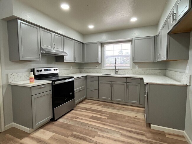 Stunningly Remodeled 3-Bedroom Home in Mer... - Stunningly Remodeled 3-Bedroom Home in Mer...