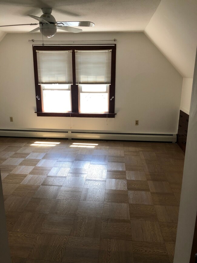dormitorio grande - 95 N Whittlesey Ave Unidad 3