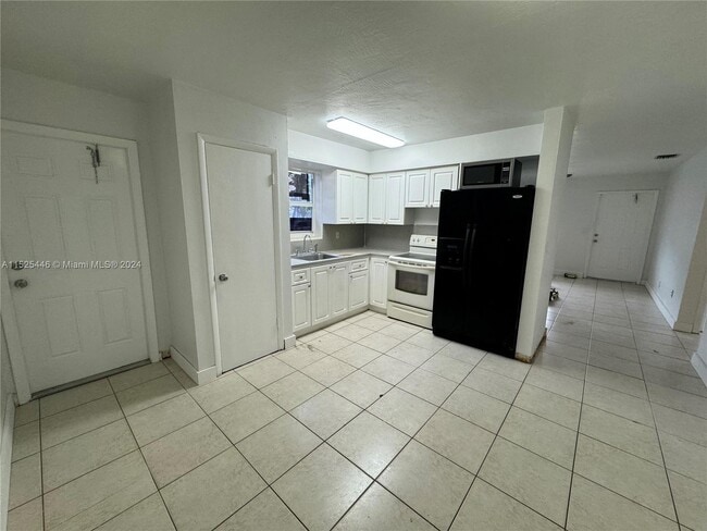 Photo - 334 E 2nd St Unit 334