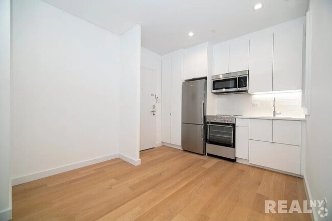 Building Photo - 59 Thompson St Unit B Rental