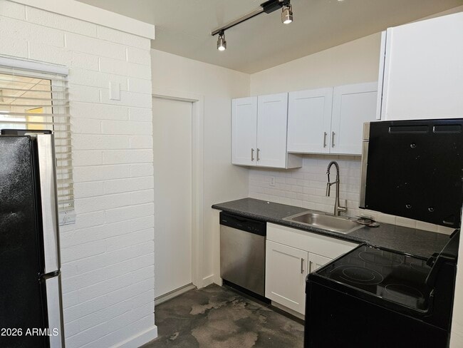 Photo - 2108 E Fairmount Ave