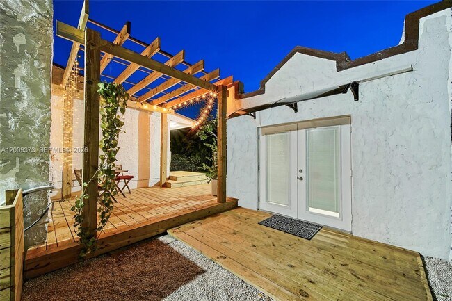 Photo - 1925 SW 23rd St