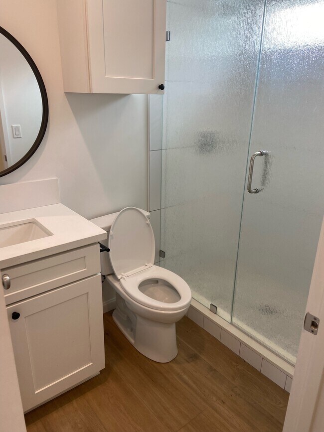 Bath 1&2 - 3118 W 48th St Unit 6