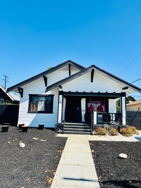 Building Photo - 2041 W 35th Pl Rental