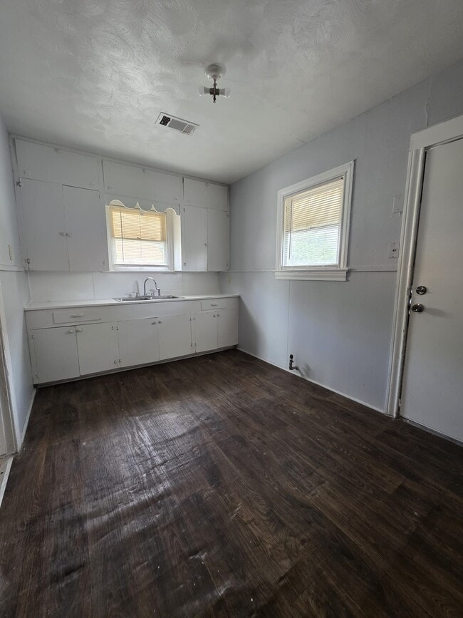 Photo - 600 E Defee Ave