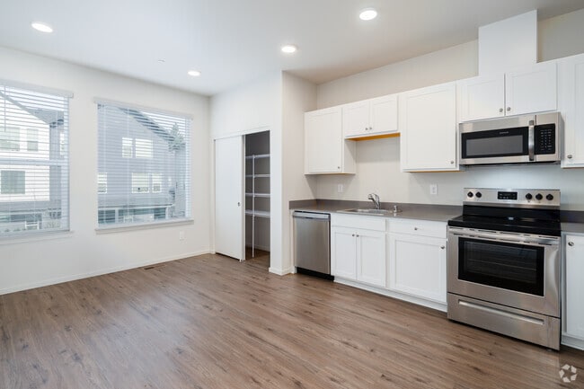 3BR, 3BA - 1495SF - Kitchen