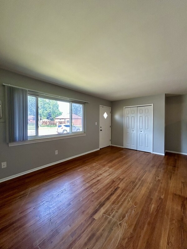 Photo - 1450 Goddard Rd