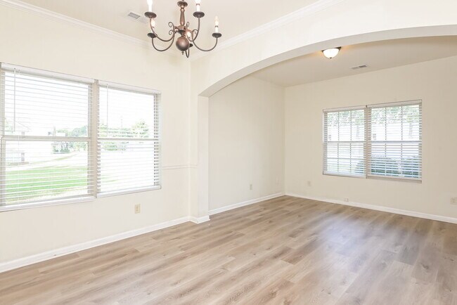 Photo - 3563 Walking Stick Way NE