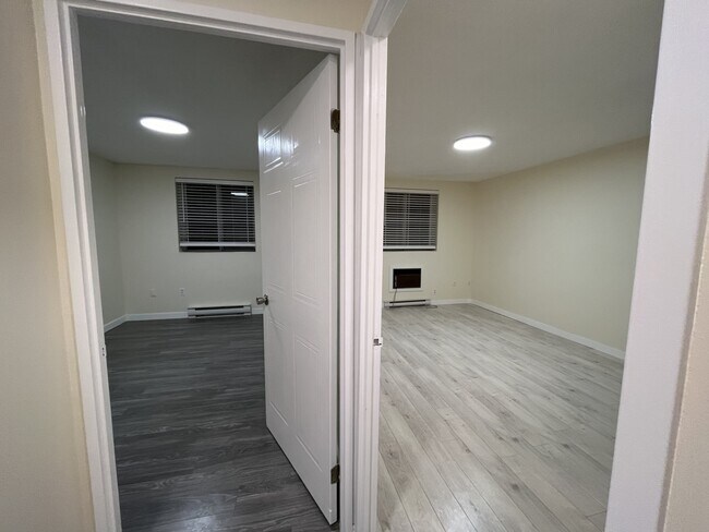 Photo - 76 Base Line Rd W